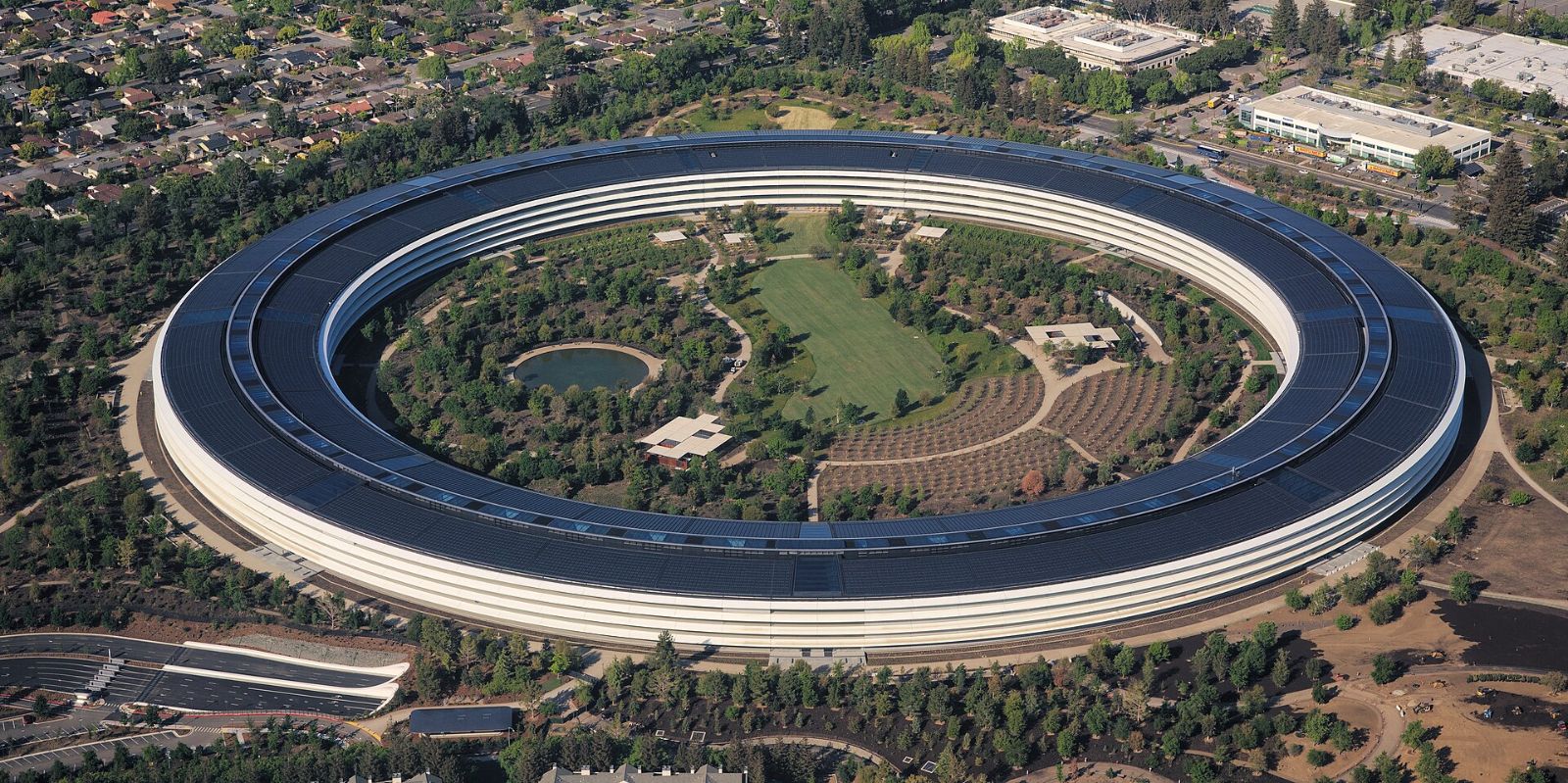 Aerial view of Apple Park in Cupertino